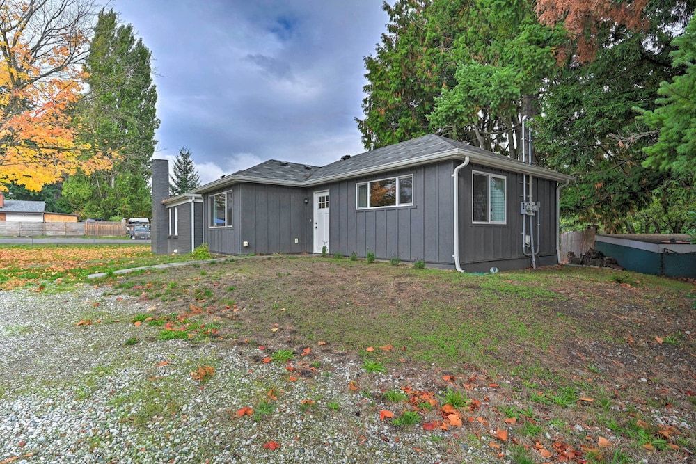 undefined Bright Seattle Cottage w/ Private Backyard Access! 2