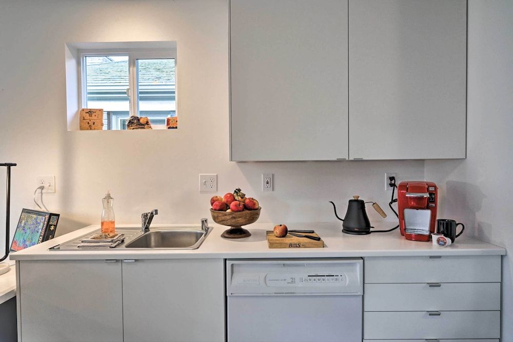 undefined Bright Seattle Cottage w/ Private Backyard Access! 10