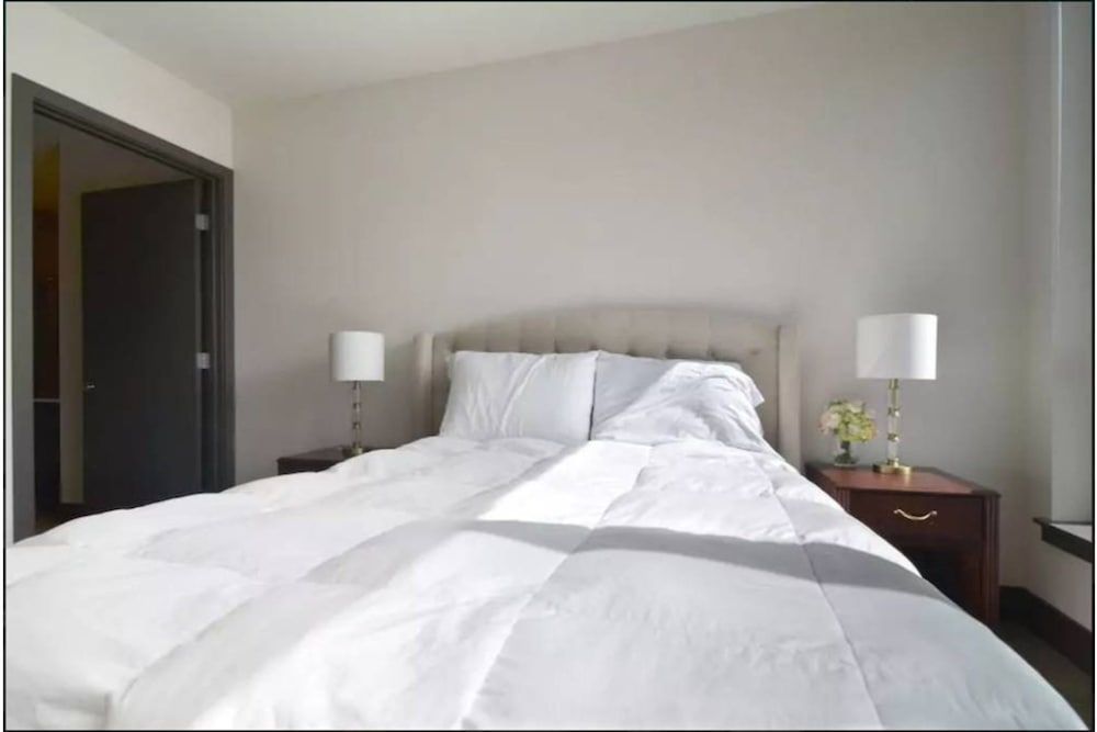 undefined 2bd2bath Waterfront Home in Hrt of SEA 2