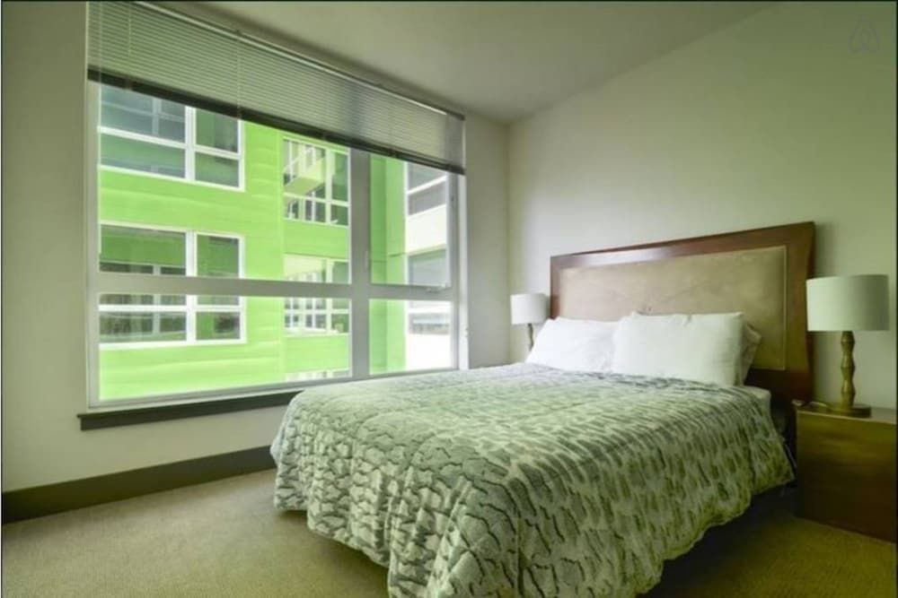 undefined 2bd2bath Waterfront Home in Hrt of SEA 3