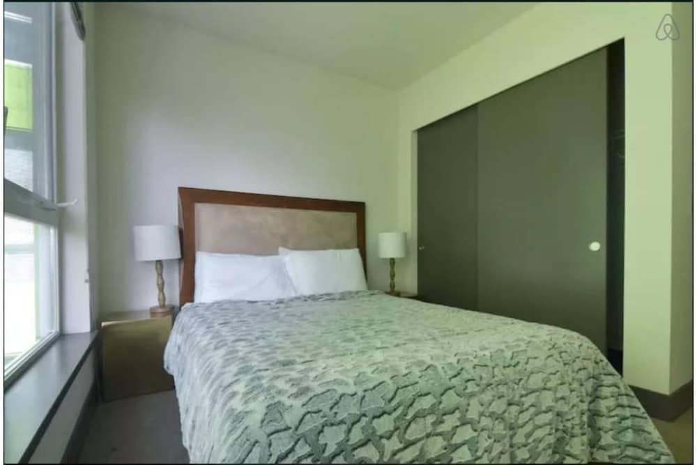 undefined 2bd2bath Waterfront Home in Hrt of SEA