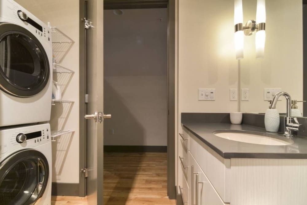 undefined Waterfront Modern Studio Rooftop Views 7