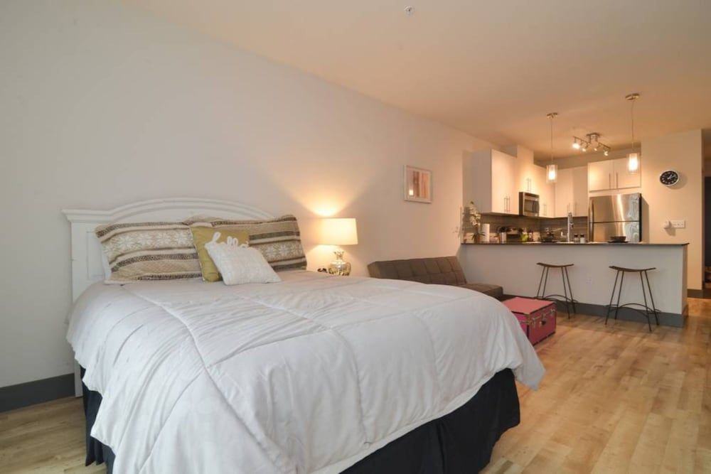 undefined Waterfront Modern Studio Rooftop Views