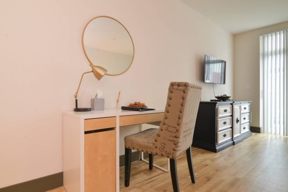 undefined Waterfront Modern Studio Rooftop Views 3