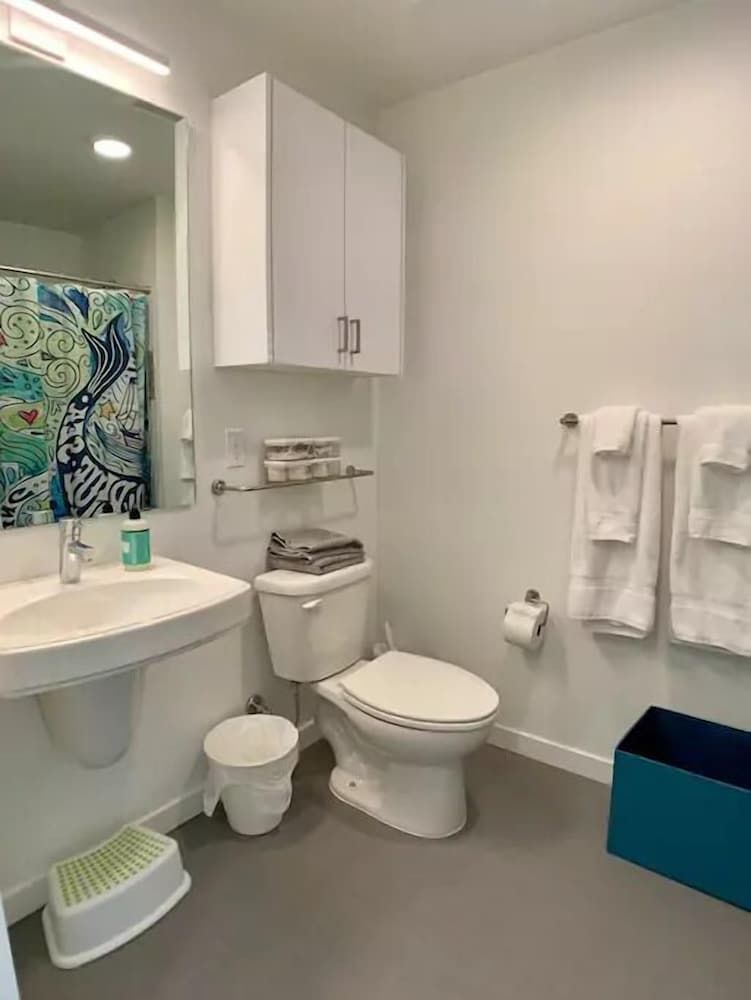 undefined Prime Roosevelt Contemporary Studio 8