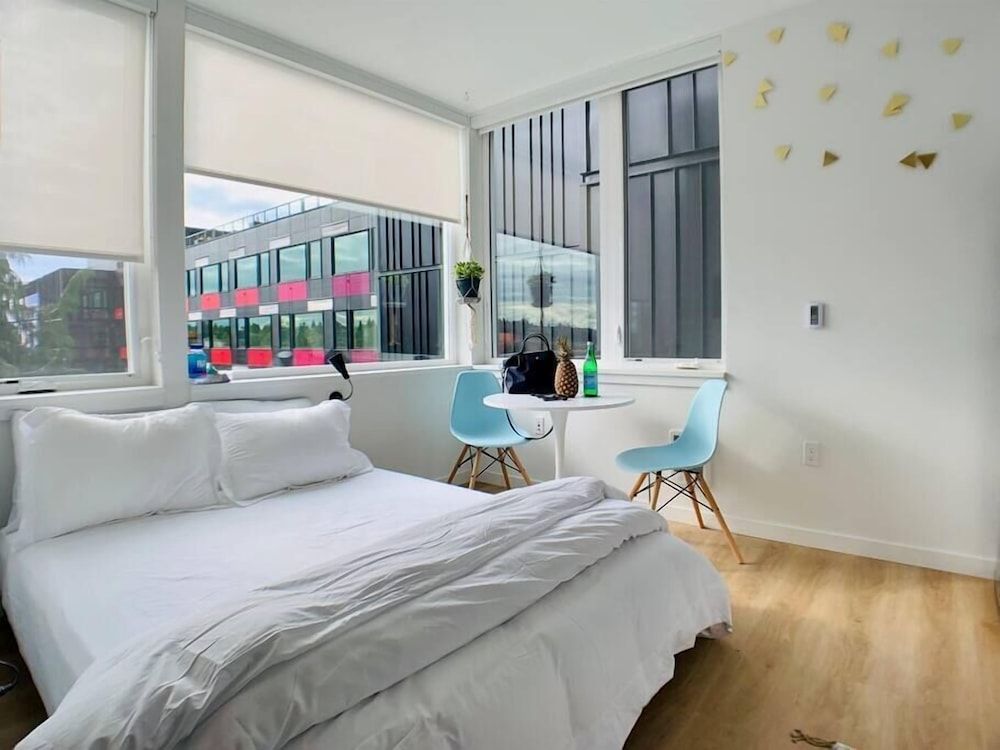 undefined Prime Roosevelt Contemporary Studio 5