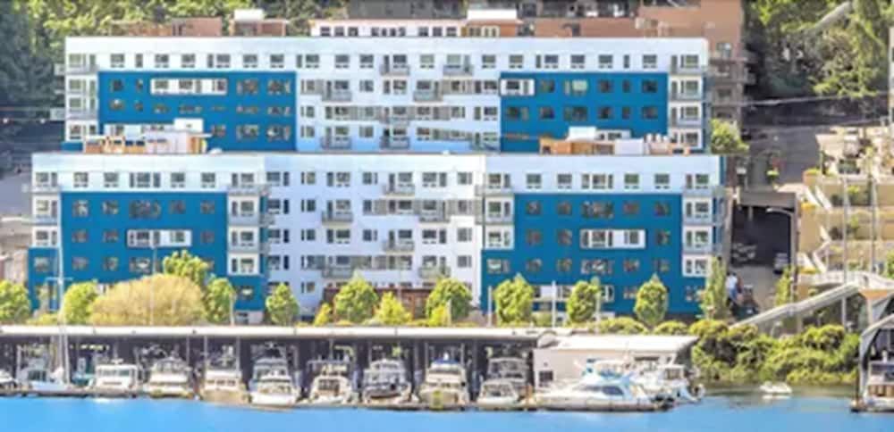 undefined One Lakefront 4