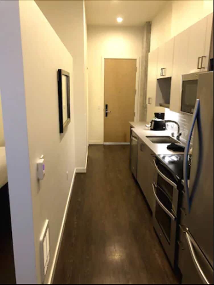 undefined One Lakefront 6