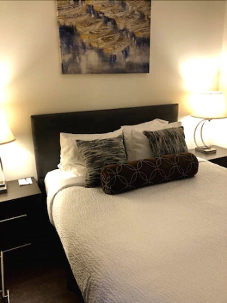 undefined One Lakefront 5