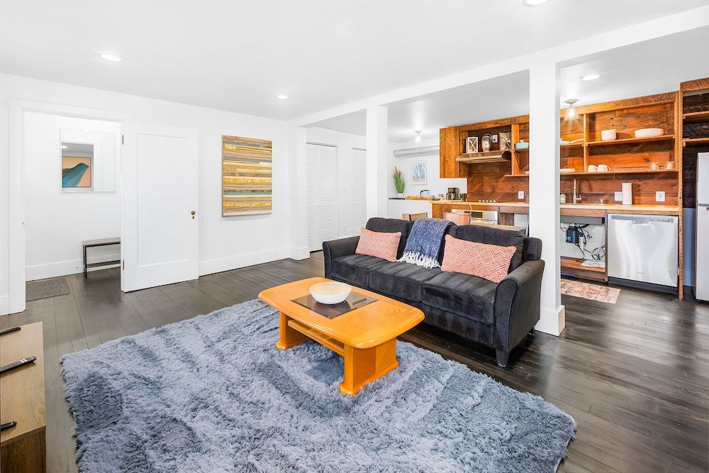 undefined 1BR Tranquil Haven in Beacon Hill 10