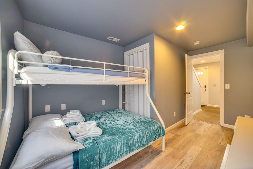 undefined Pet-friendly Seattle Townhome < 1 Mile to Lake! 9