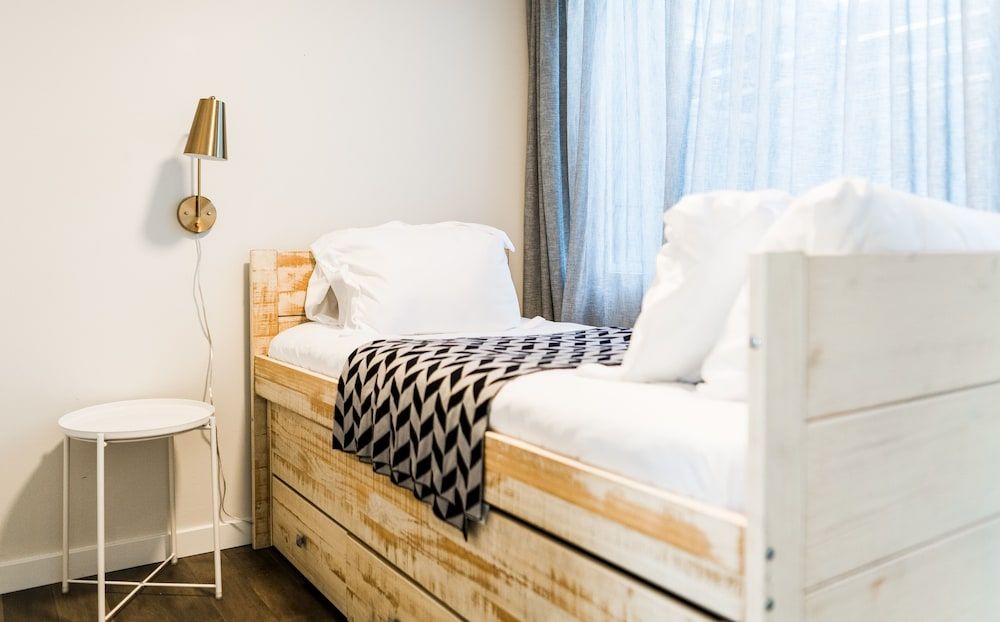 undefined Sky Mark Lux 2 - Seattle's Best Modern 3BD HomeTel 4