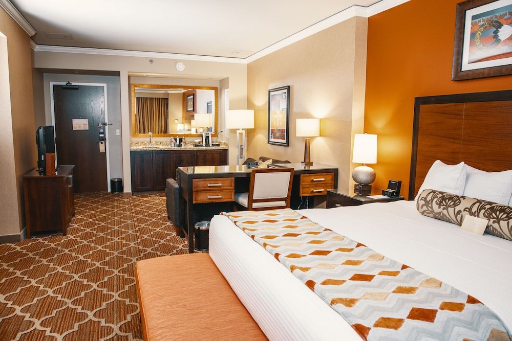 Four Winds Casino South Bend Junior Room, 1 King Bed 3