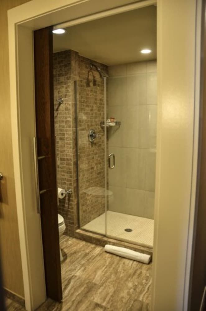 Four Winds Casino South Bend Standard Room, 2 Queen Beds 5