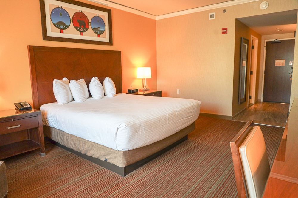Four Winds Casino South Bend Standard Room, 1 King Bed 2