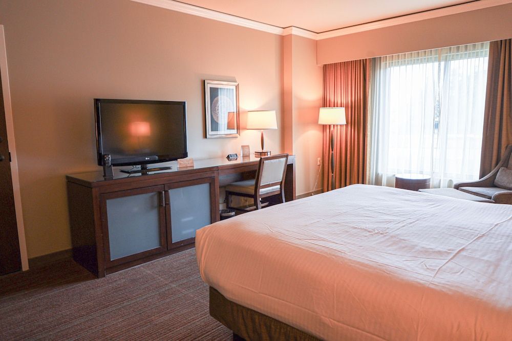 Four Winds Casino South Bend Standard Room, 1 King Bed 3