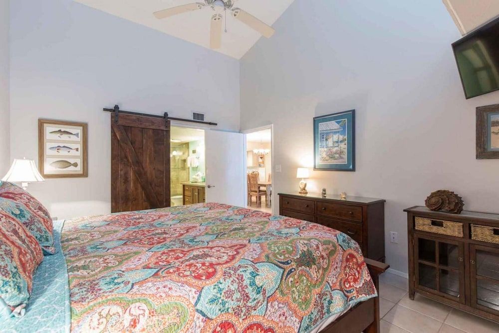 Condo, 2 Bedrooms