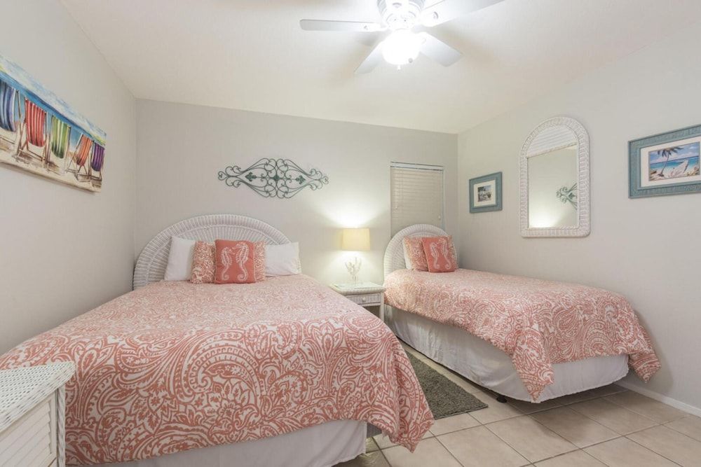 Condo, 2 Bedrooms