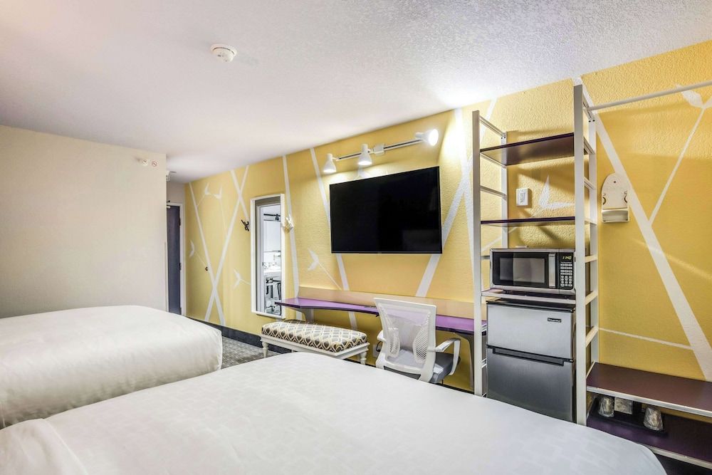 Standard Room, 2 Queen Beds, Non Smoking, Bathtub