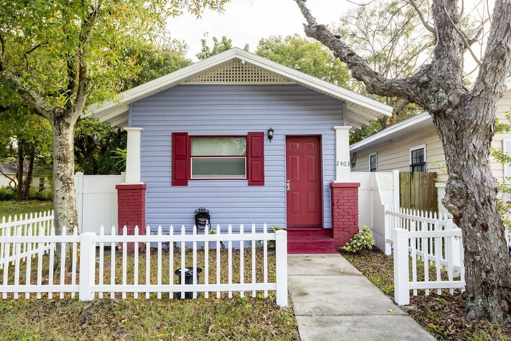 Cute Cozy Bungalow Down Town Jacuzzi