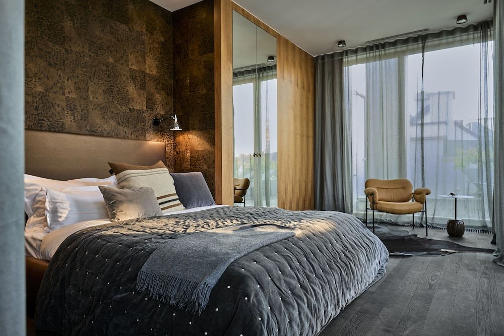 Penthouse (MI - PENT)