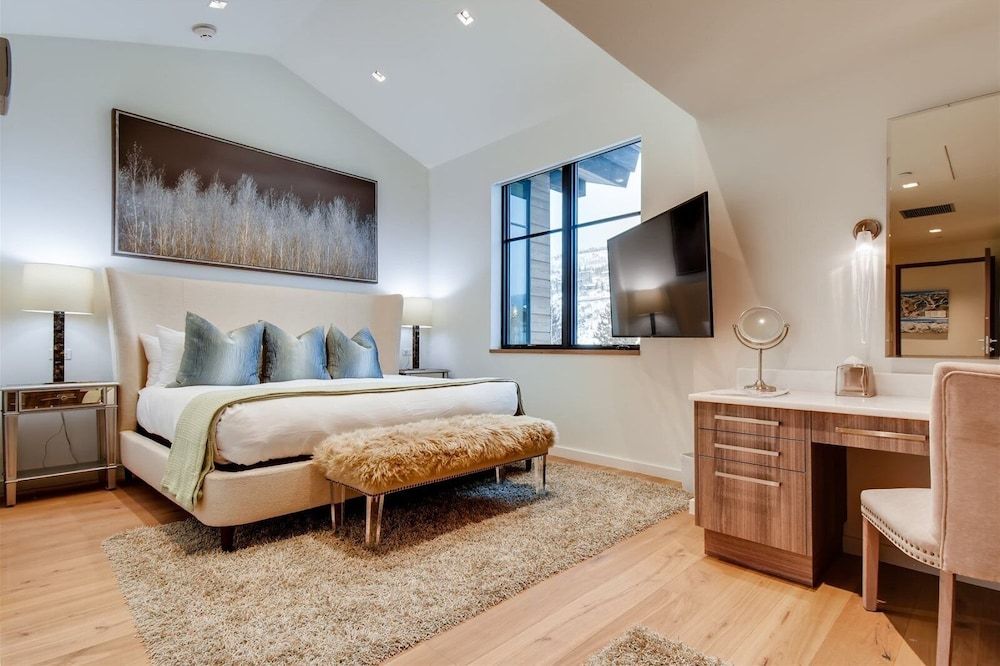 Condo (Ski Club Penthouse)
