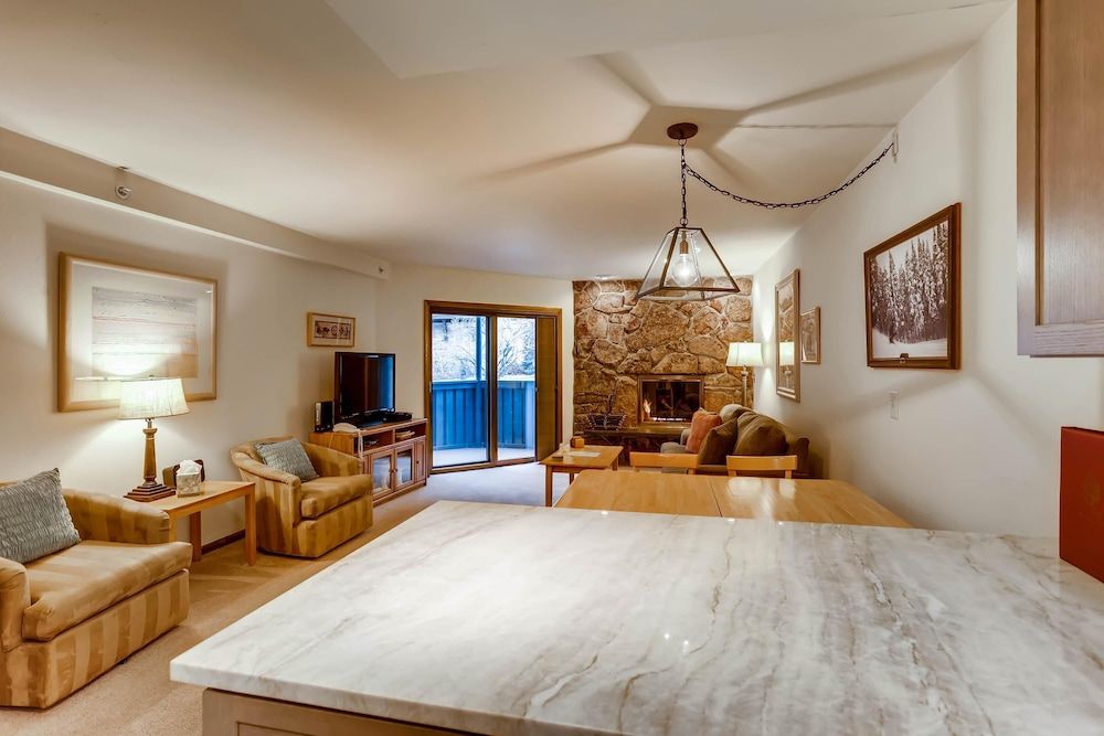 Condo, 1 King Bed with Sofa bed (Westwind 109 1BD 1.5BA Gold Condo)