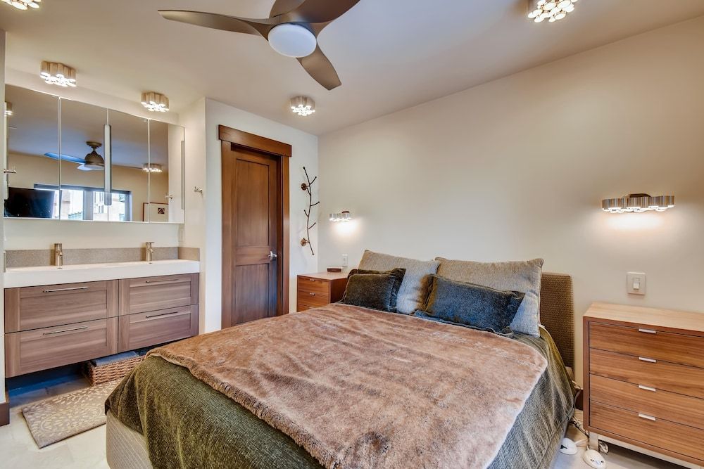 Condo, 1 Queen Bed with Sofa bed (Westwind 303 1BD 1BA Plat. Condo)