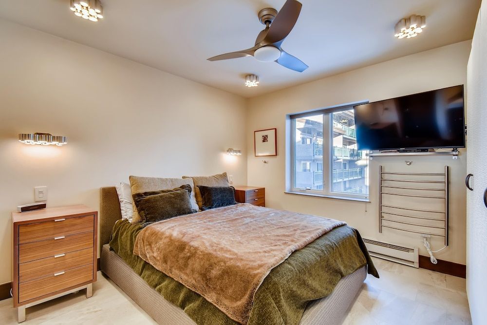 Condo, 1 Queen Bed with Sofa bed (Westwind 303 1BD 1BA Plat. Condo)