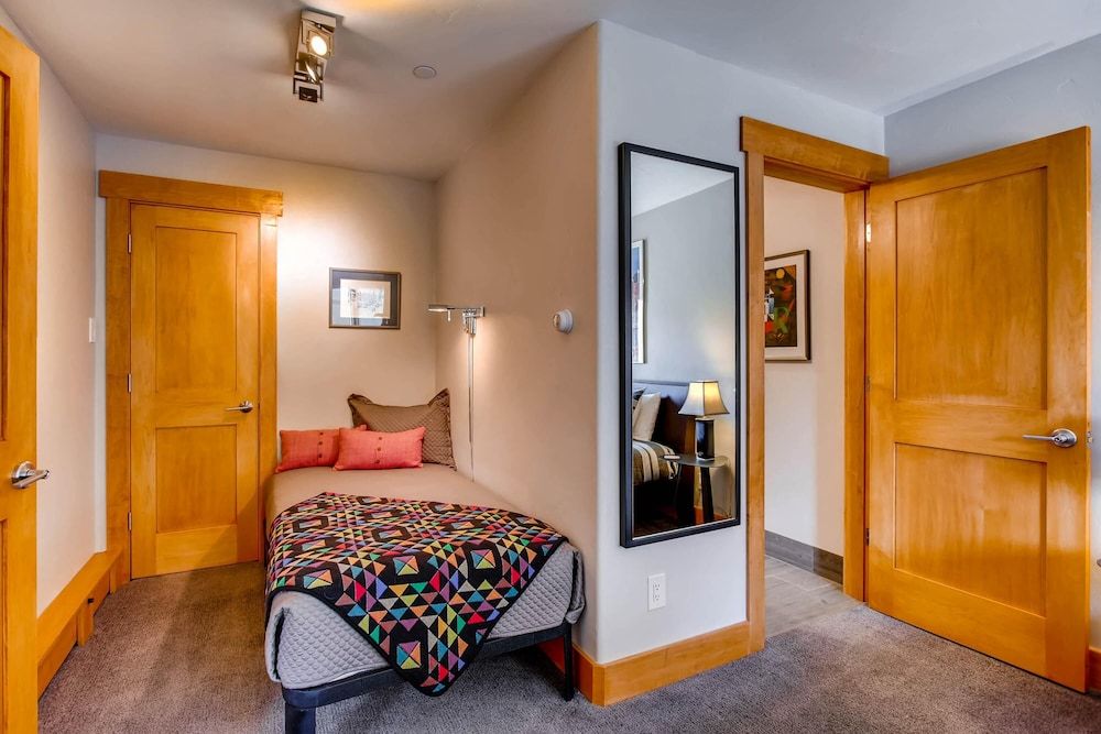 Westwind 302 2BD 2BA Plat. Condo