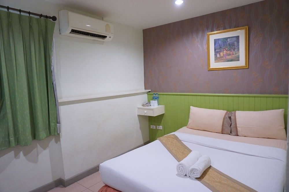 undefined Nine Inn at Town 8