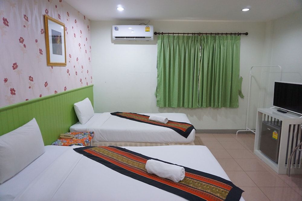 undefined Nine Inn at Town 6