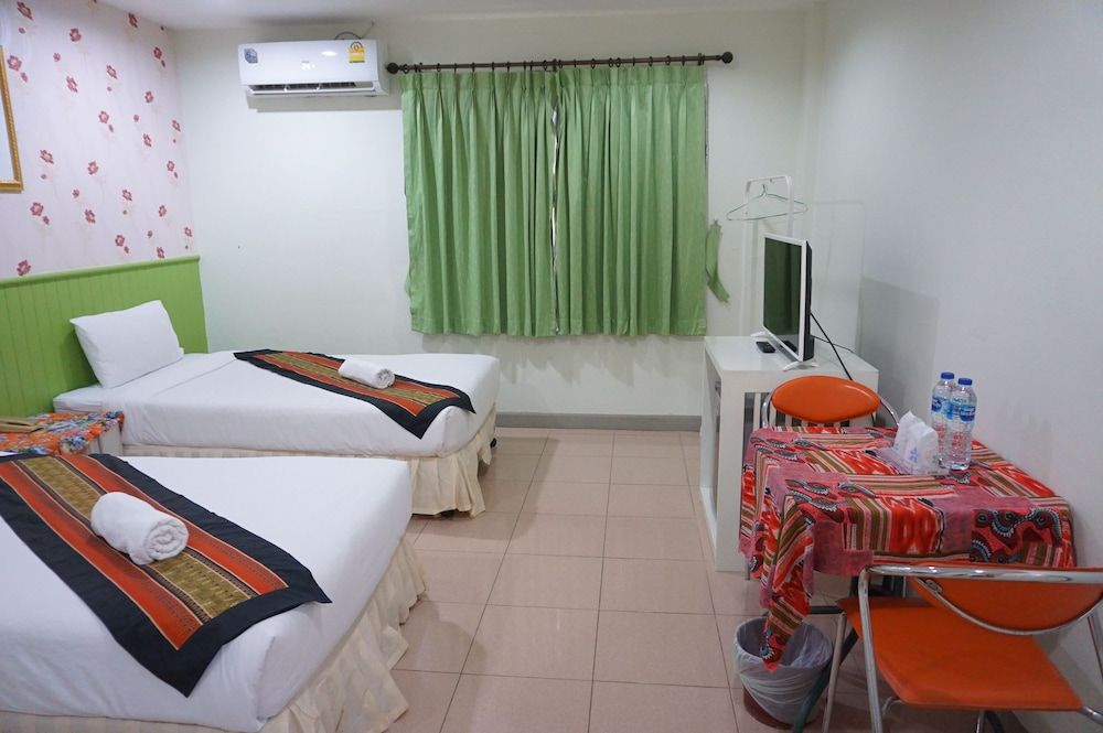 undefined Nine Inn at Town 5