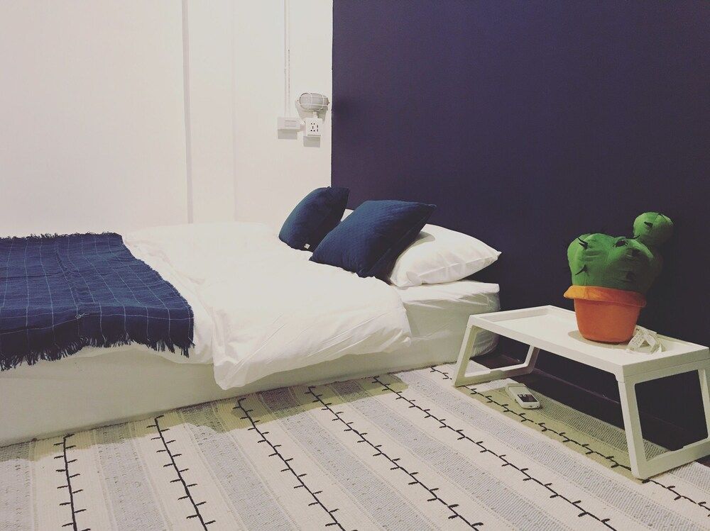 White Wall Poshtel - Hostel Deluxe Double Room 3