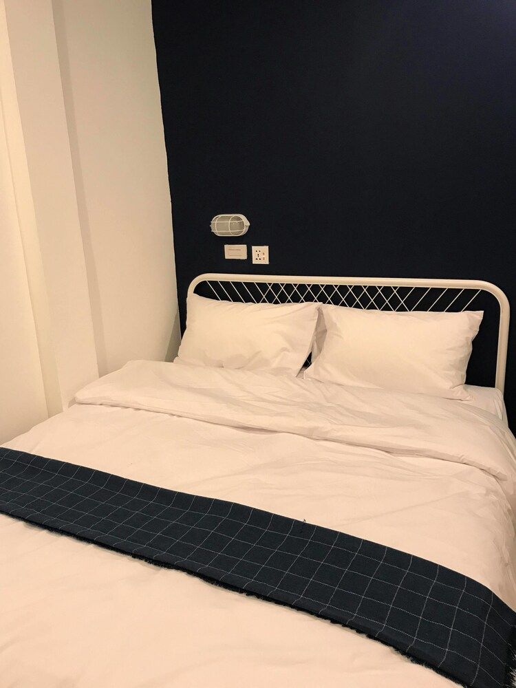 White Wall Poshtel - Hostel Deluxe Double Room