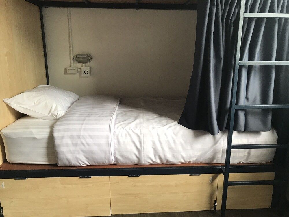 White Wall Poshtel - Hostel 6-Bed Mixed Dormitory 4