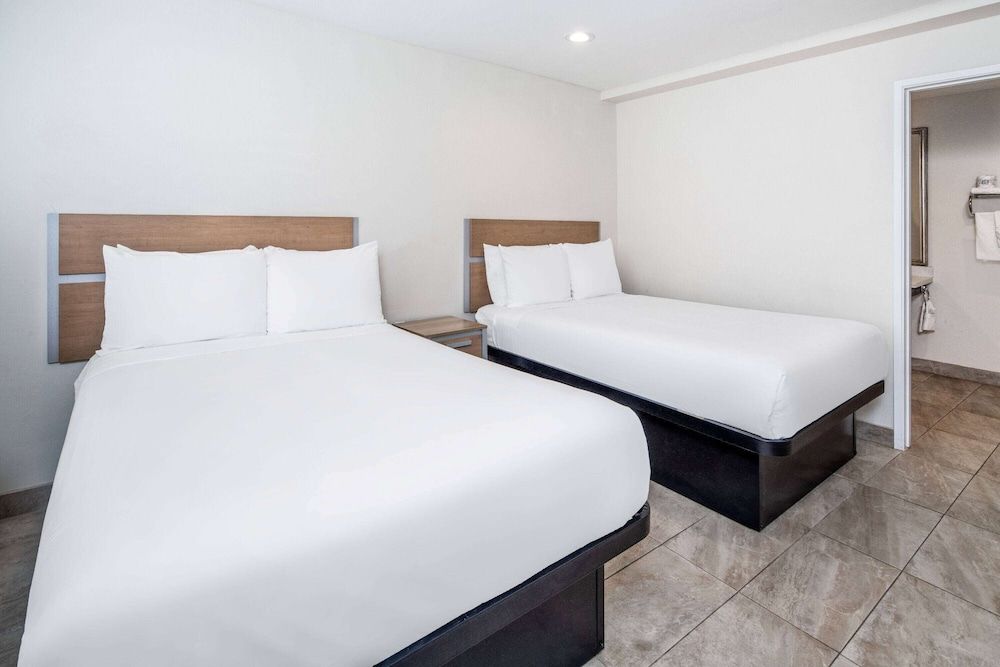 Room, 2 Twin Beds, Accessible, Non Smoking (Mobility, Roll-In Shower)