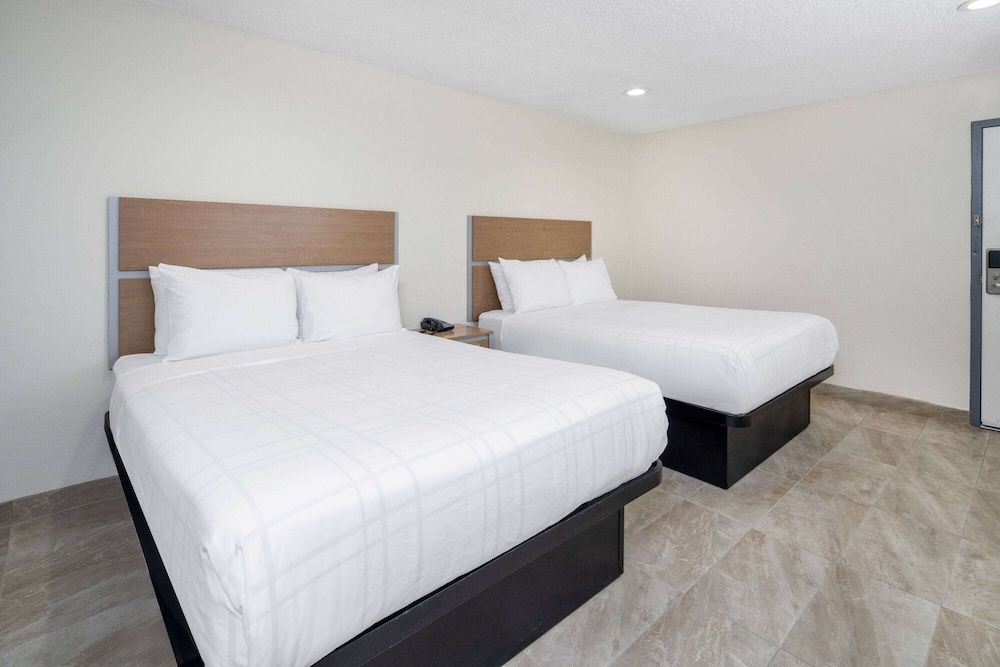 Room, 2 Twin Beds, Accessible, Non Smoking (Mobility, Roll-In Shower)