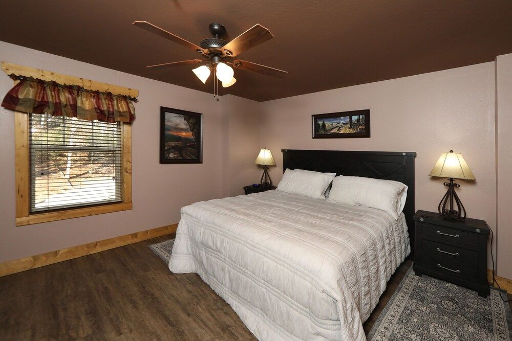 House, Multiple Beds, Hot Tub