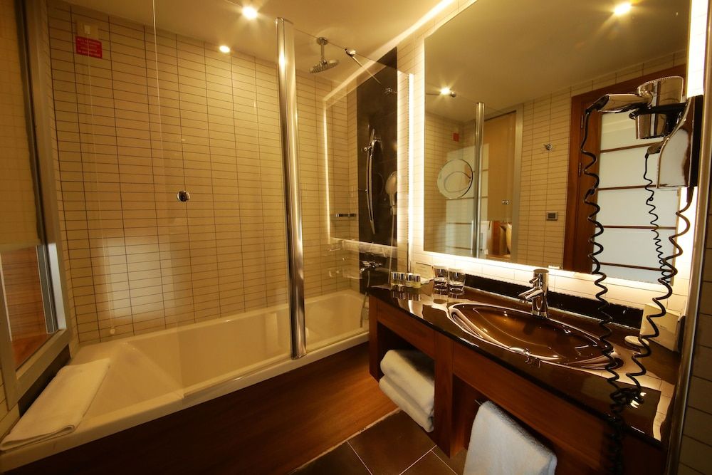 Cevahir Hotel Istanbul Asia Superior Twin Room, Partial Sea View 5