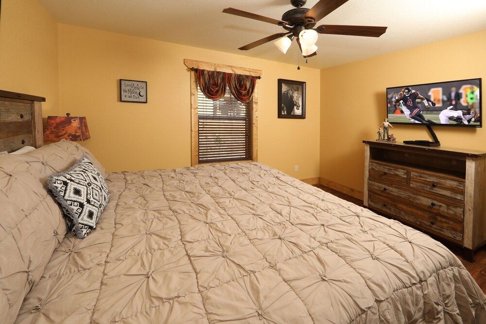 House, Multiple Beds, Hot Tub