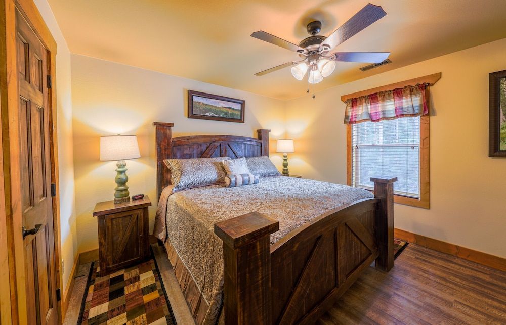 House, Multiple Beds, Hot Tub