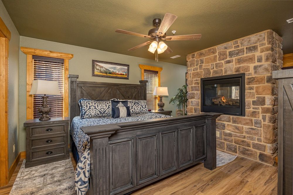 House, Multiple Beds, Hot Tub