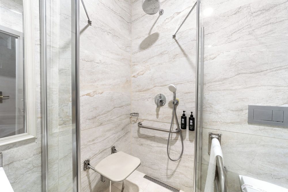 Ramada Plaza by Wyndham Istanbul Atakoy Room, 1 King Bed, Accessible, City View (Mobility) 3