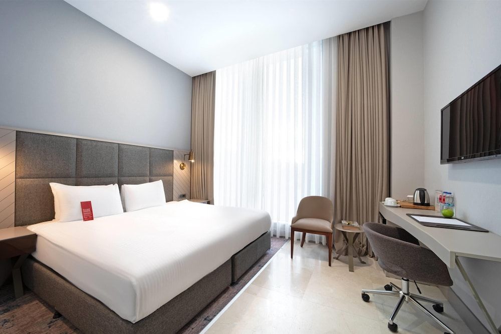 Ramada Plaza by Wyndham Istanbul Atakoy Room, 1 King Bed, Accessible, City View (Mobility) 2