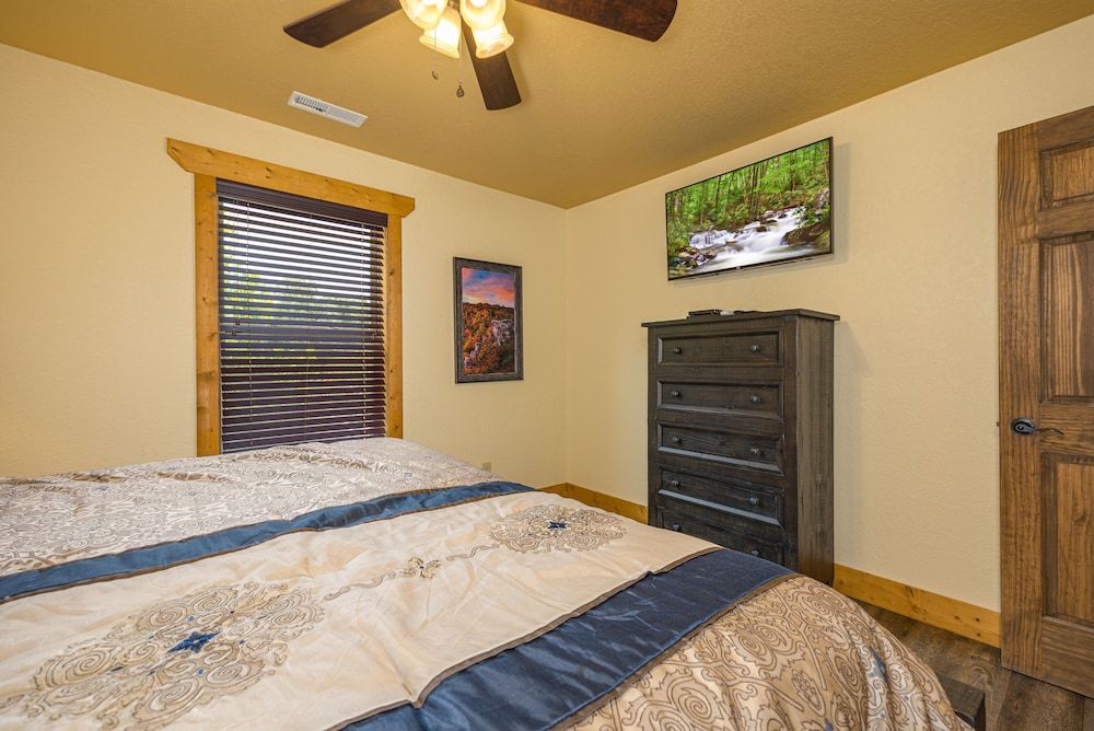 House, Multiple Beds, Hot Tub