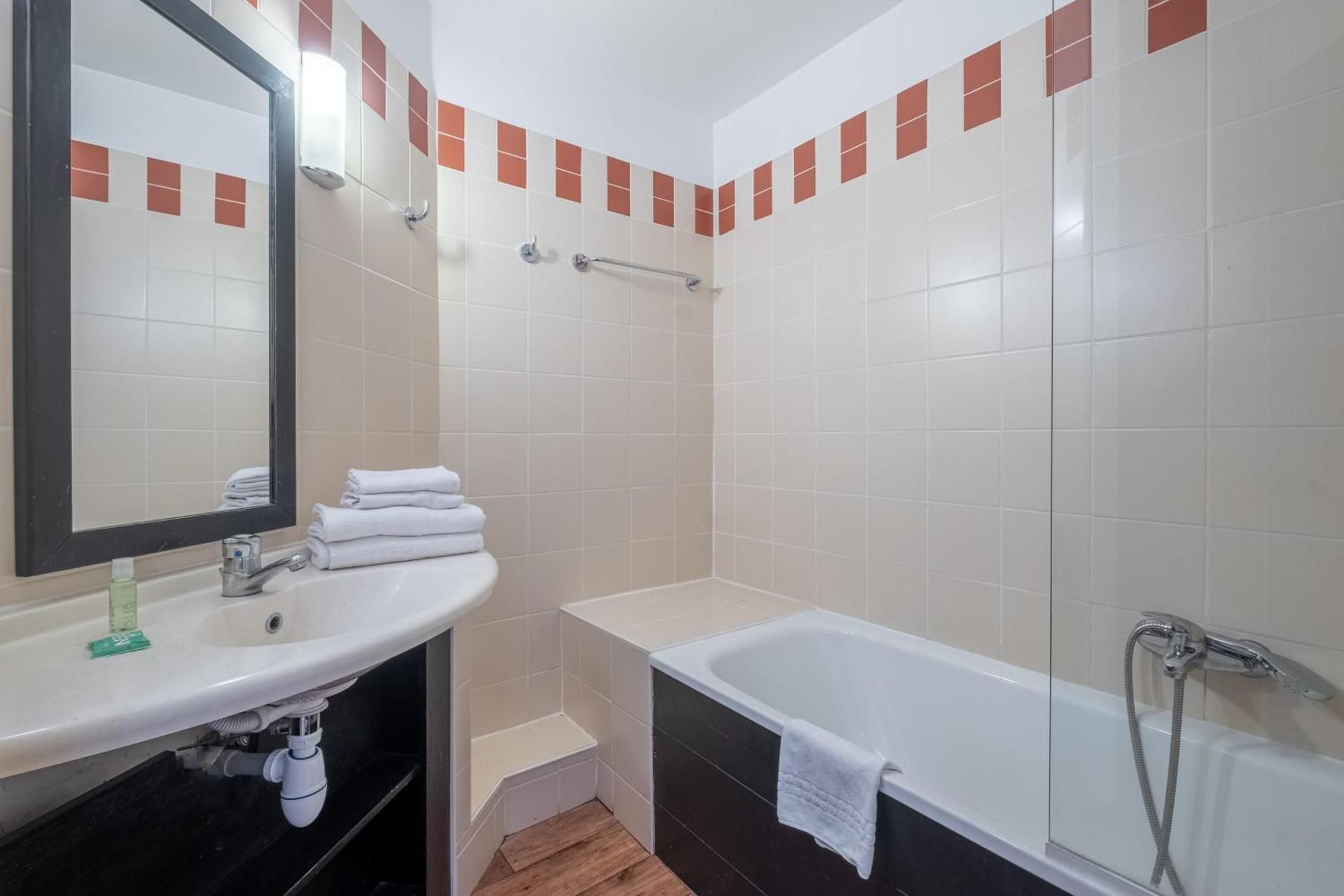 Standard One-Bedroom Apartment (4 People)