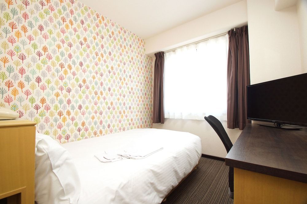 Small Double Room, Smoking