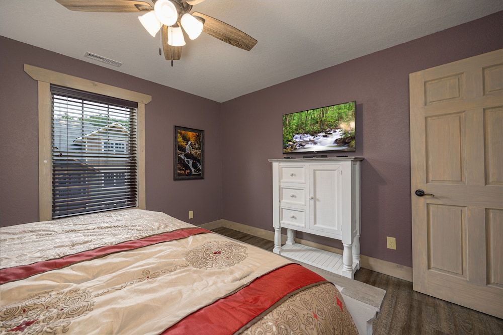 House, Multiple Beds, Hot Tub