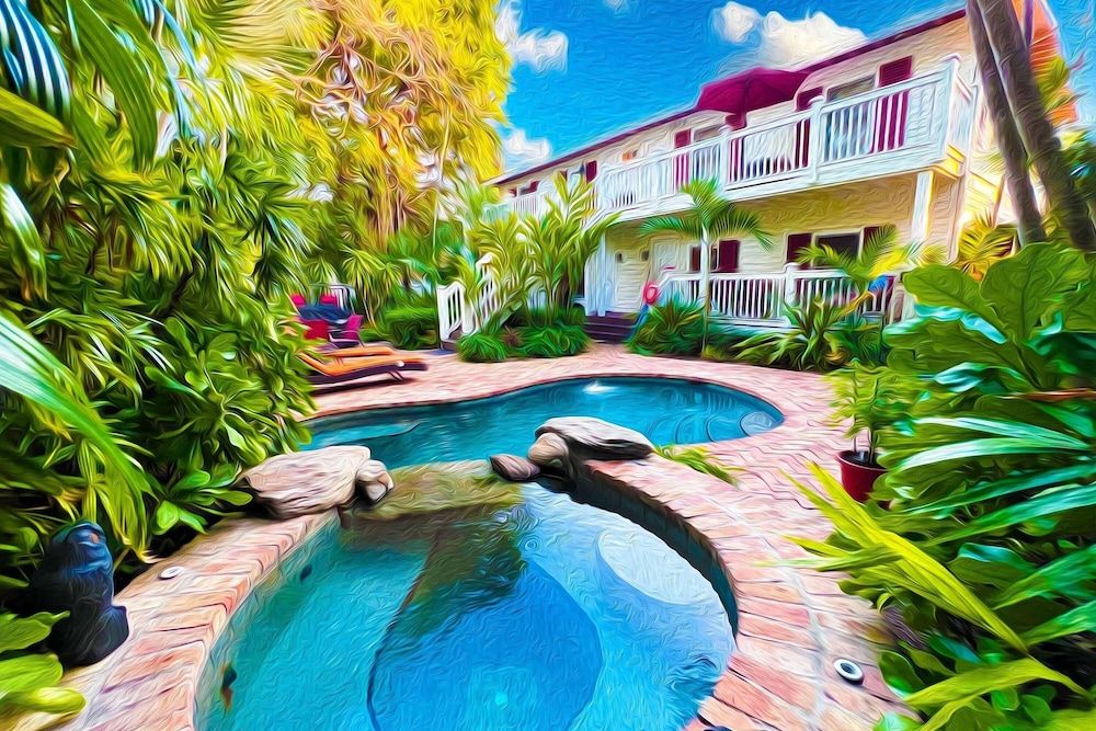undefined Emma's Escape by Avantstay Key West Central w/ Shared Pool & Hot Tub Month Long Stays Only 4